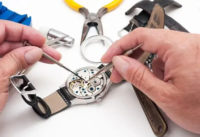 Mechanical Chronograph Overhaul Service | OMEGA