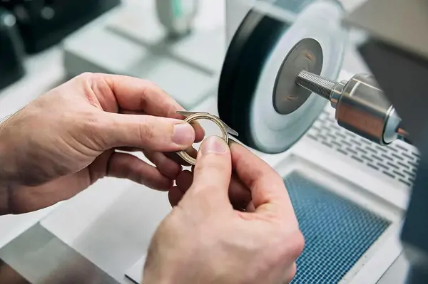Case Polishing Service | OMEGA